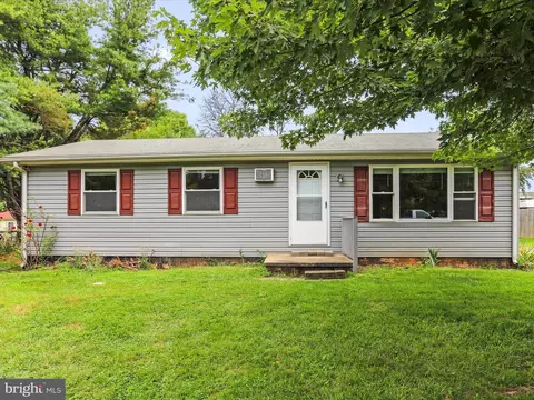 31 Tally Ho Dr, Kearneysville, WV 25430