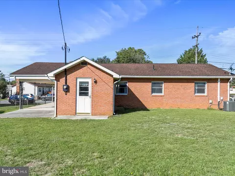 205 S George St, Ranson, WV 25438 photo 5