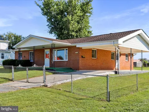 205 S George St, Ranson, WV 25438 photo 8