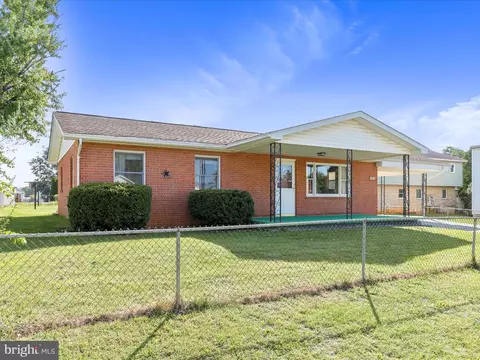 205 S George St, Ranson, WV 25438 photo 4