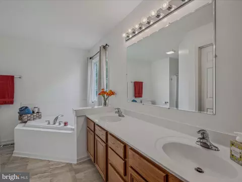 Bath - 76 Peter Rabbit Dr, Ranson, WV 25438 photo 1 of 4