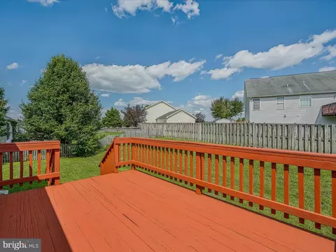 Exterior - 76 Peter Rabbit Dr, Ranson, WV 25438 photo 5 of 9