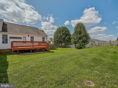 Exterior - 76 Peter Rabbit Dr, Ranson, WV 25438 photo 8 of 9