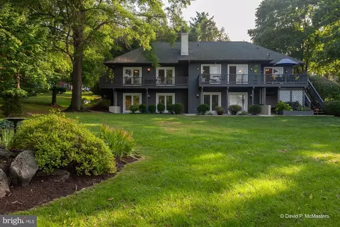 250 Meadow Ridge Dr, Shepherdstown, WV 25443