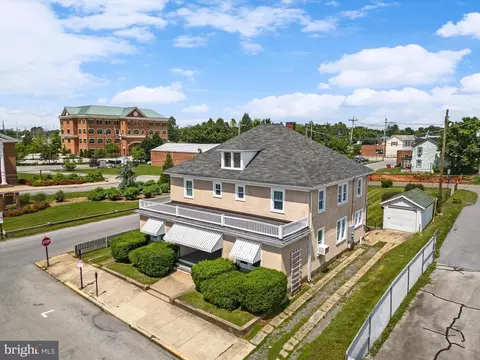 213 N Charles St N, Charles Town, WV 25414