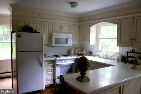 Kitchen - 157 Steamboat Run Rd, Shepherdstown, WV 25443 photo 3 of 4