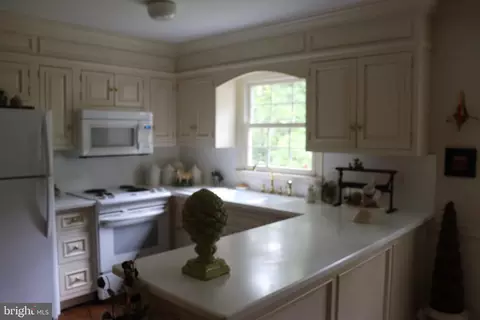 Kitchen - 157 Steamboat Run Rd, Shepherdstown, WV 25443 photo 4 of 4