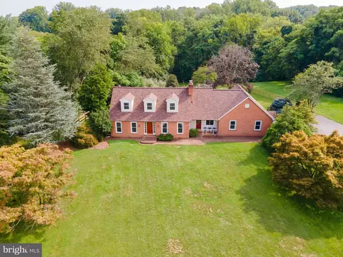 890 Willowdale Dr, Shepherdstown, WV 25443