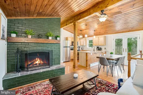84 Hilltop Rd, Harpers Ferry, WV 25425