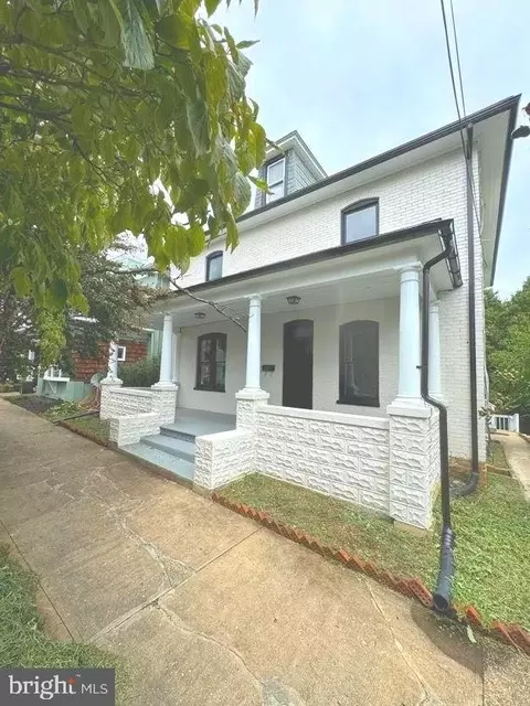 327 N Mildred St, Charles Town, WV 25414