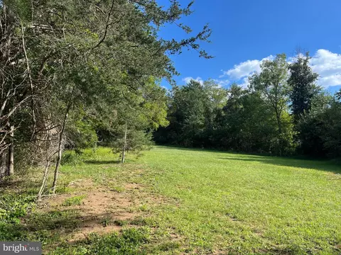 American Pride Lane, Kearneysville, WV 25430