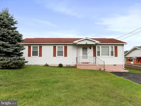 60 Elm St, Harpers Ferry, WV 25425