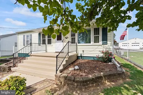 217 E 4th Ave, Ranson, WV 25438 photo 2