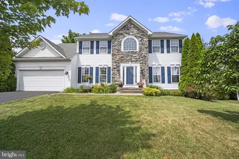 285 Spyglass Hill Dr, Charles Town, WV 25414