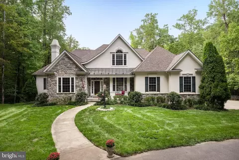 957 Johnnycake Ln, Harpers Ferry, WV 25425