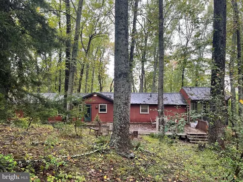 15 Big Bear Ln, Harpers Ferry, WV 25425
