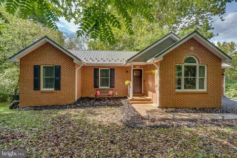 26 Cedar Creek Dr, Harpers Ferry, WV 25425