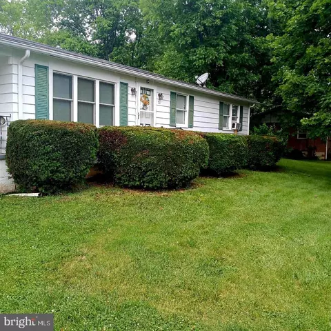 51 Boxwood Ln, Charles Town, WV 25414
