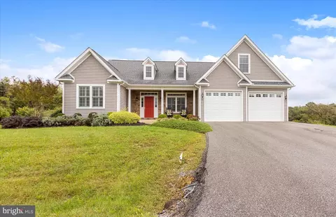 482 Deerfield Village Dr, Shepherdstown, WV 25443
