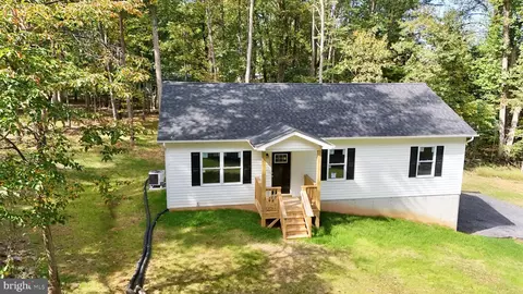 1330 Rolling Ln, Harpers Ferry, WV 25425