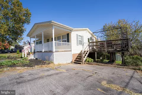 Exterior - 44 Orchard Dr, Ranson, WV 25438 photo 4 of 10