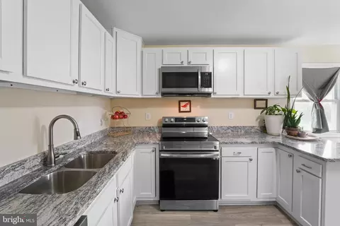 Kitchen - 86 Lemon Rd, Ranson, WV 25438 photo 2 of 2