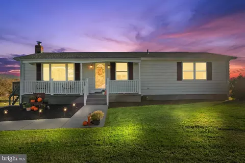 222 Buckingham Ln, Charles Town, WV 25414
