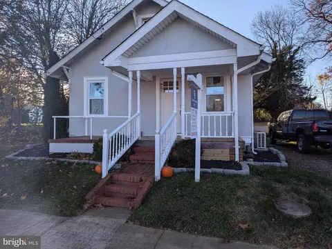 210 S Seminary St, Charles Town, WV 25414