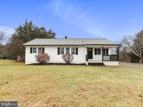 247 Old Middleway Rd, Kearneysville, WV 25430