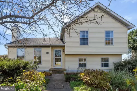 305 Crosswinds Dr, Charles Town, WV 25414