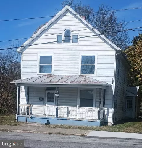 414 W Liberty St, Charles Town, WV 25414