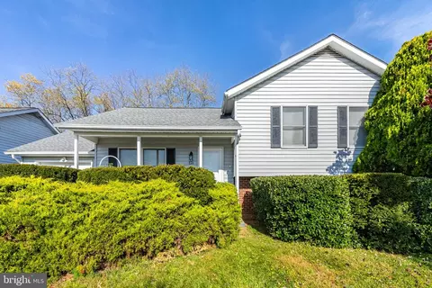 255 Fulton Ave, Charles Town, WV 25414