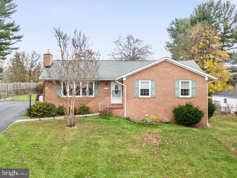 98 New Castle Dr, Charles Town, WV 25414