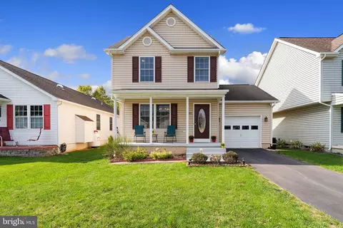 101 Peter Rabbit Dr, Ranson, WV 25438