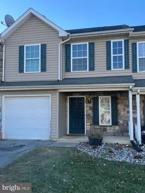 50 Fuzzy Tail Dr, Ranson, WV 25438
