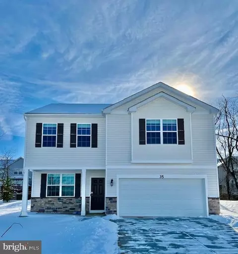 35 Saber Dr, Charles Town, WV 25414