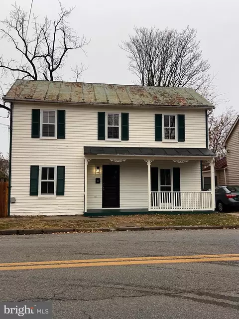 211 N Mildred St, Charles Town, WV 25414