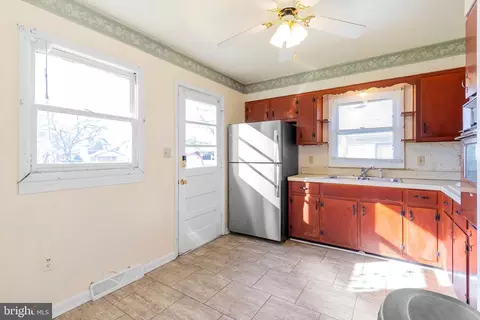 227 E 2nd Ave, Ranson, WV 25438 photo 12