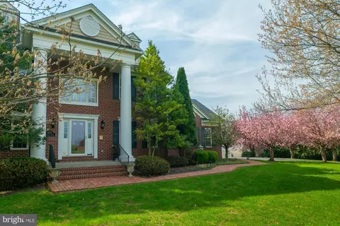 875 Eastland Dr, Charles Town, WV 25414