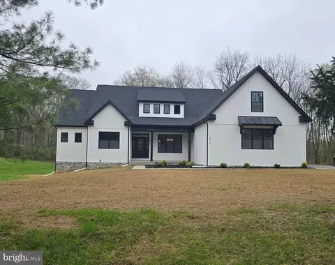 511 Acorn Cir, Harpers Ferry, WV 25425
