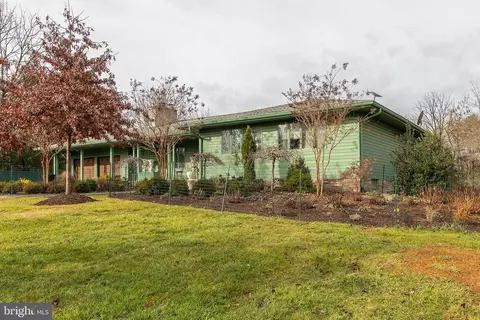 88 Runnymede Dr, Charles Town, WV 25414