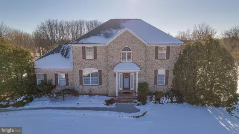423 Apple Cross Rd, Harpers Ferry, WV 25425