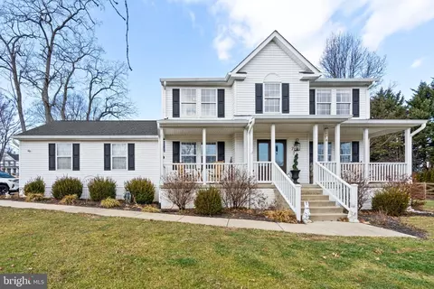 726 Deer Mountain Dr, Harpers Ferry, WV 25425