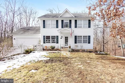 137 Chestnut Ln, Harpers Ferry, WV 25425