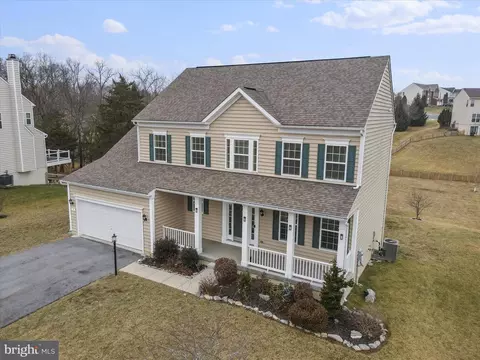 55 Summer Grove Dr, Kearneysville, WV 25430