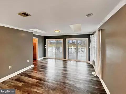 Living - 84 Sybil Ct, Shepherdstown, WV 25443 photo 8 of 15