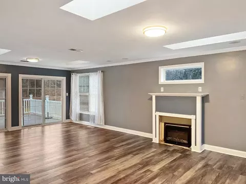 Living - 84 Sybil Ct, Shepherdstown, WV 25443 photo 2 of 15