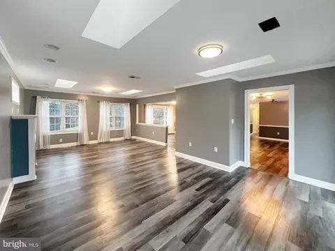 Living - 84 Sybil Ct, Shepherdstown, WV 25443 photo 9 of 15