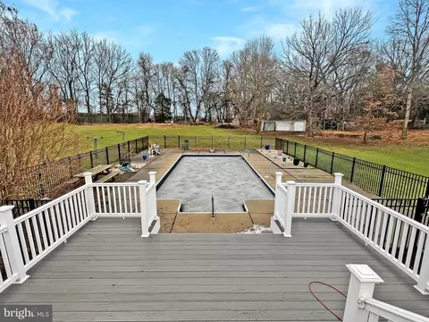 Exterior - 84 Sybil Ct, Shepherdstown, WV 25443 photo 2 of 4