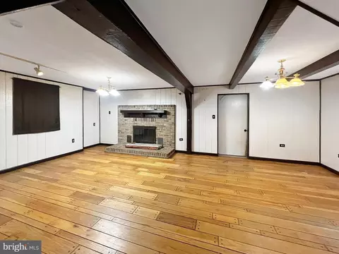 Living - 84 Sybil Ct, Shepherdstown, WV 25443 photo 10 of 15